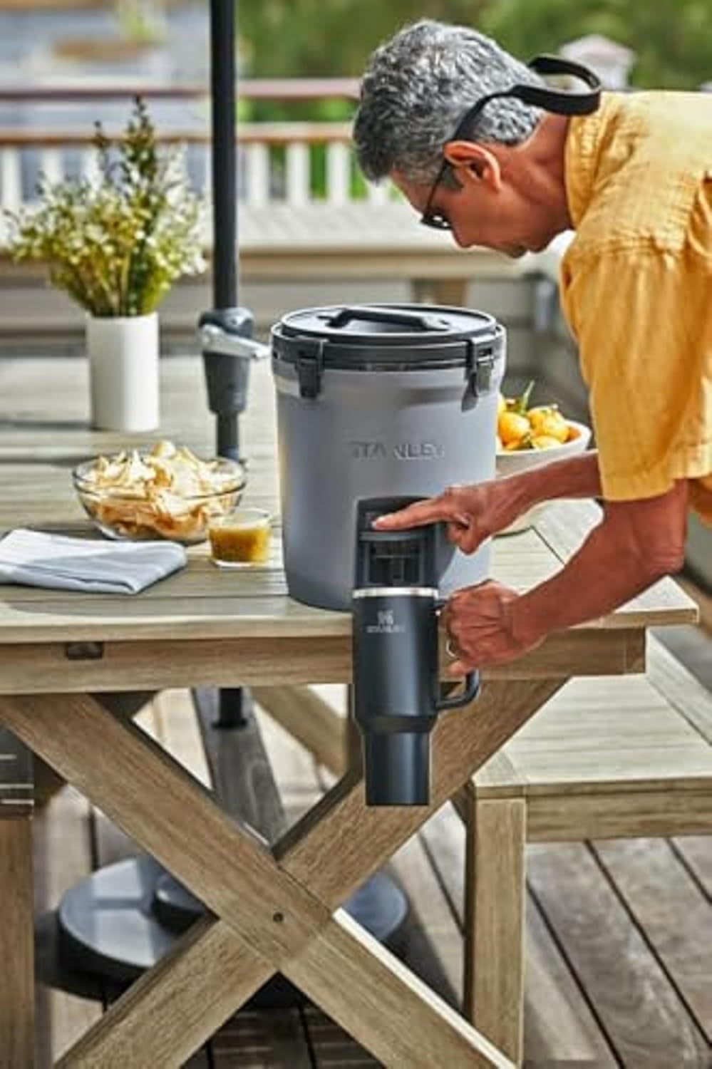 image:imageSTANLEY Quencher H20 Flow State Tumbler 20 oz Frost SprinkleBlack